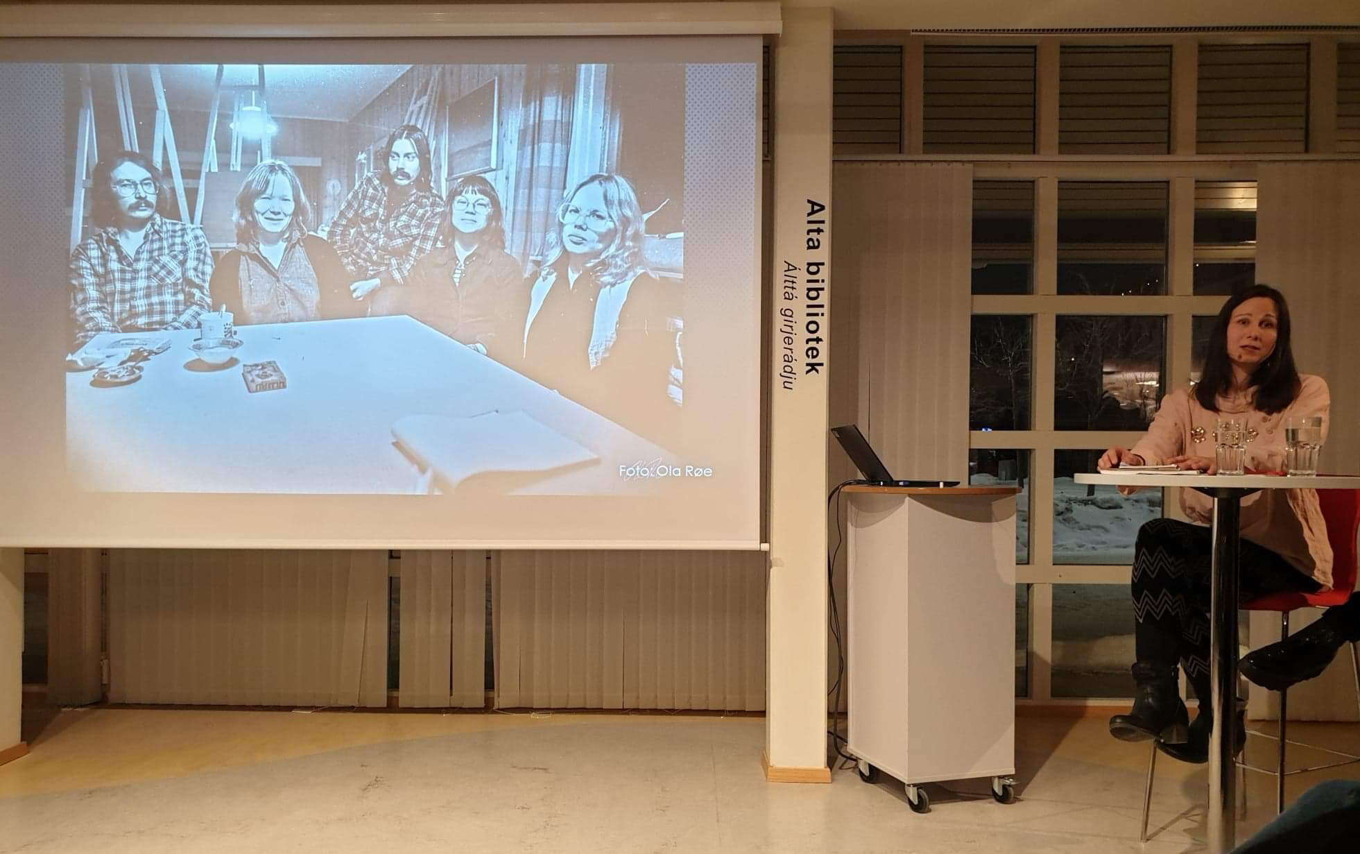 Susanne Hætta presenting a new book about Masi  artist group.